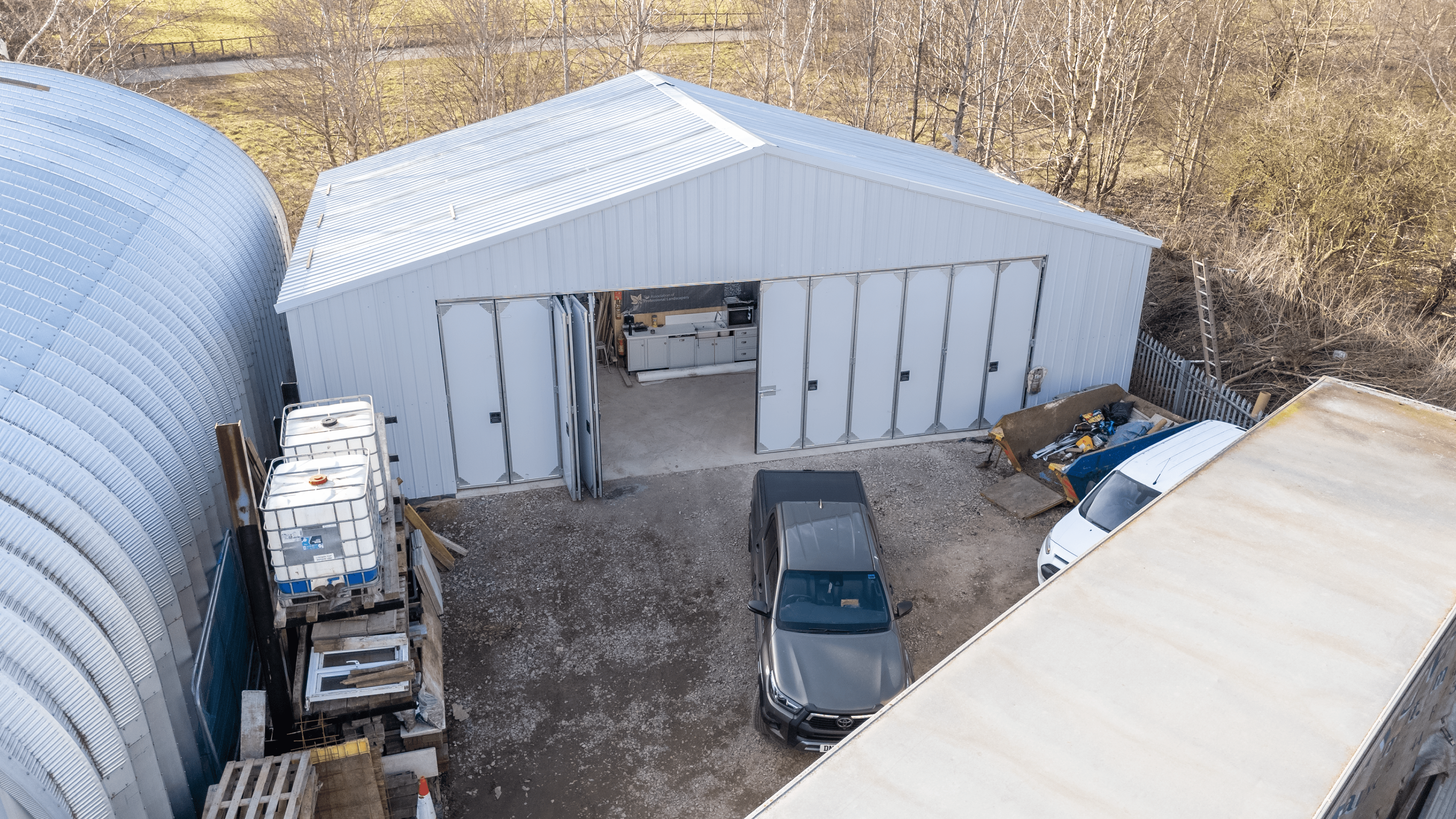 Stalowy hangar lotniczy