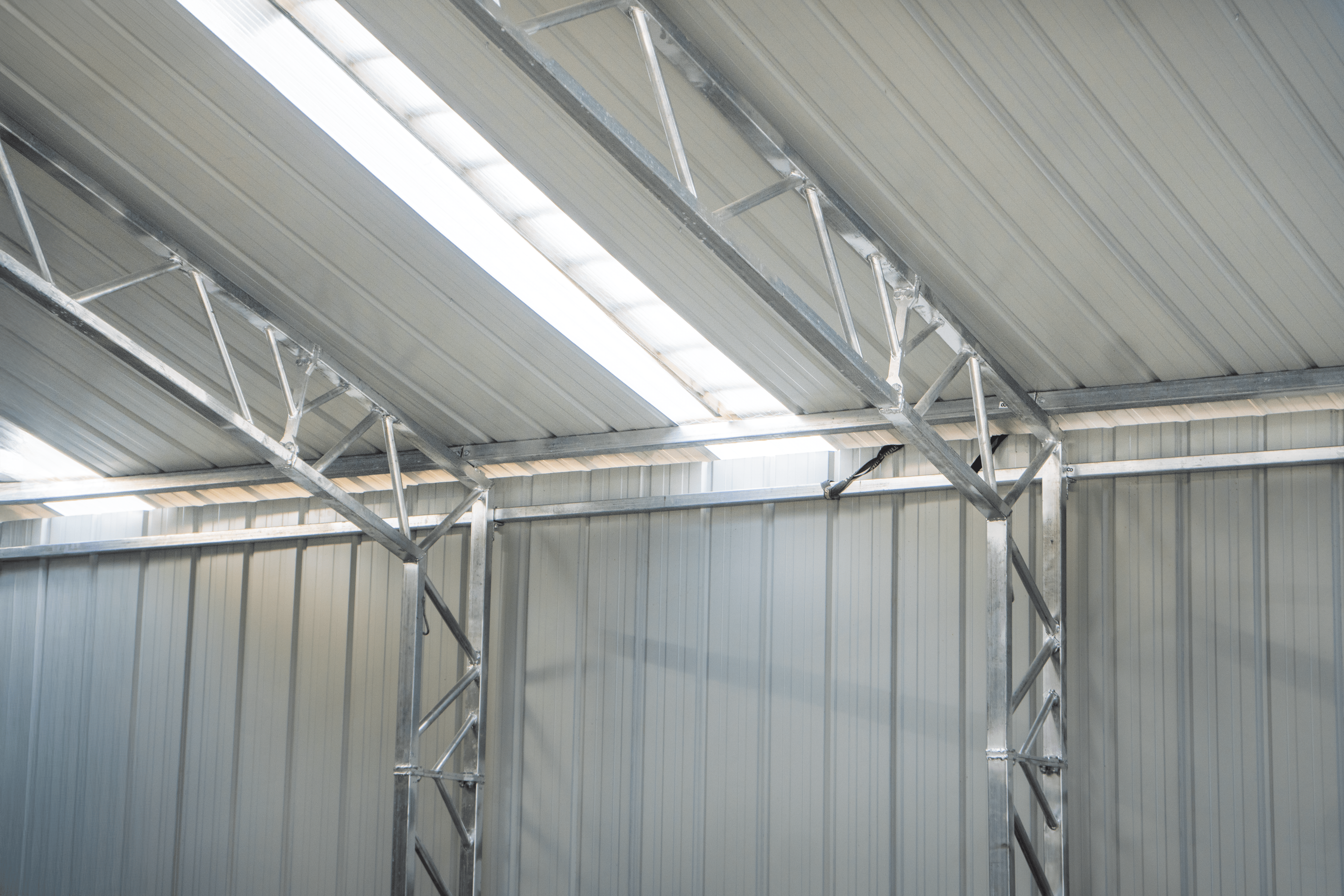 Stalowy hangar lotniczy