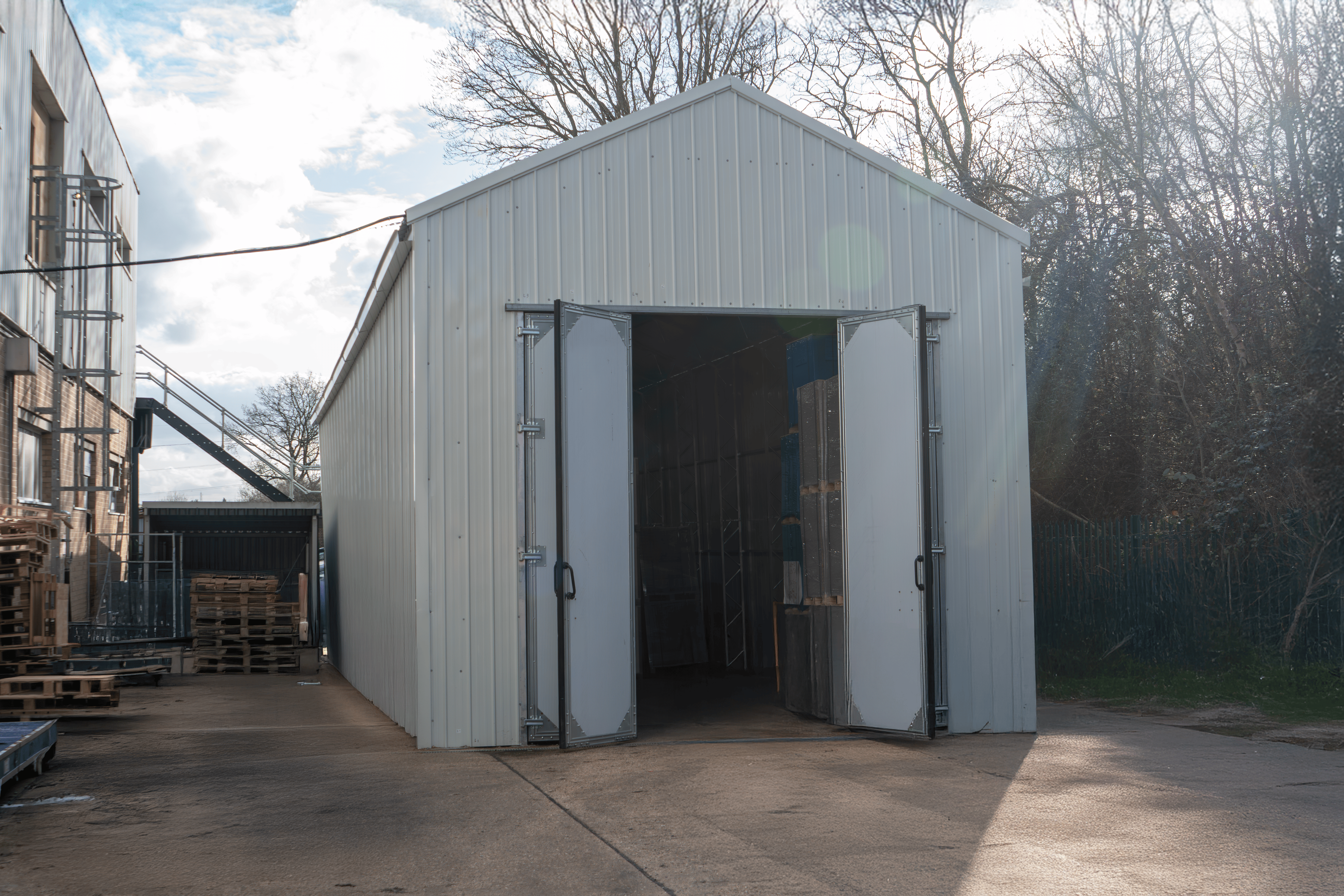 Stalowy hangar lotniczy