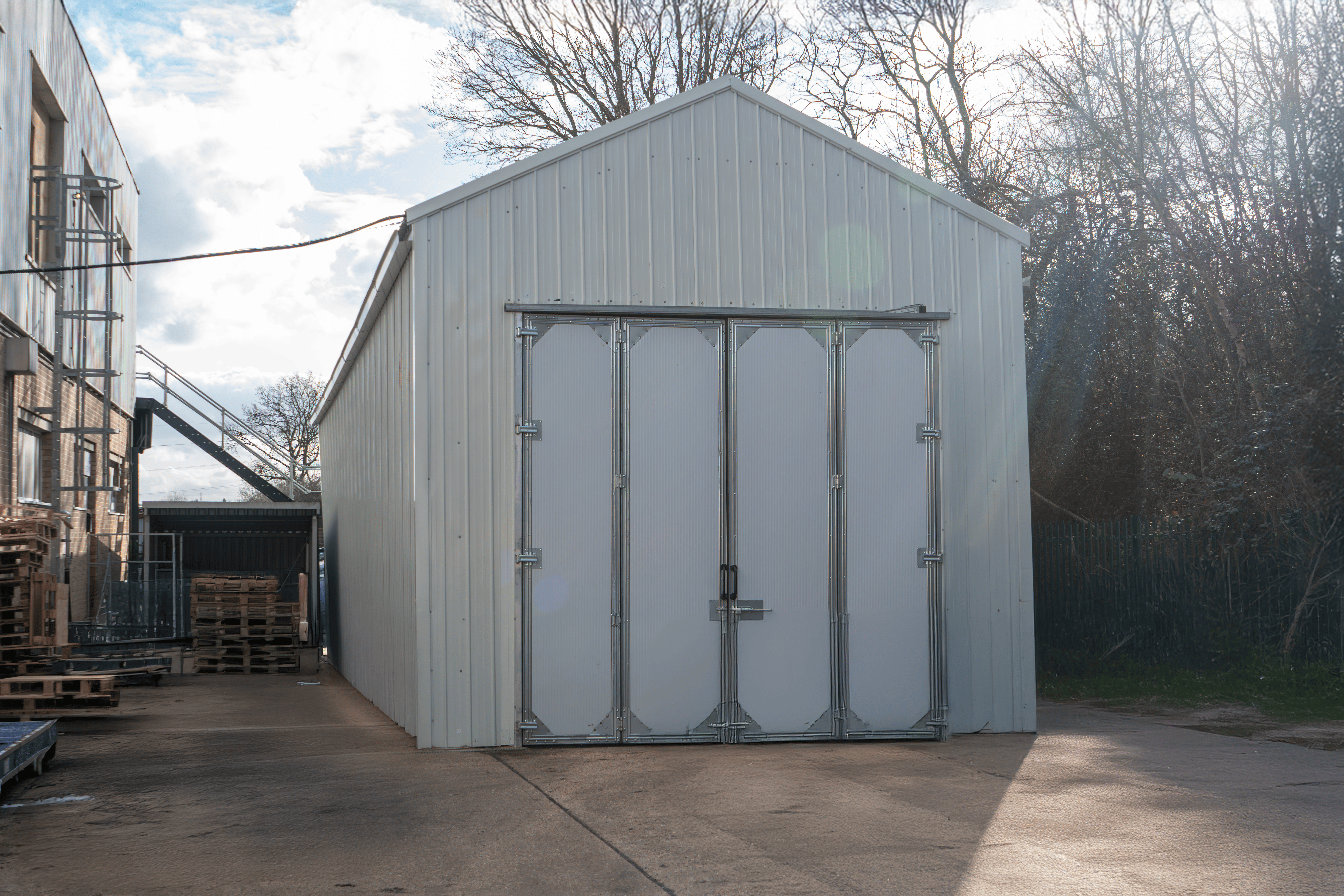 Stalowy hangar lotniczy