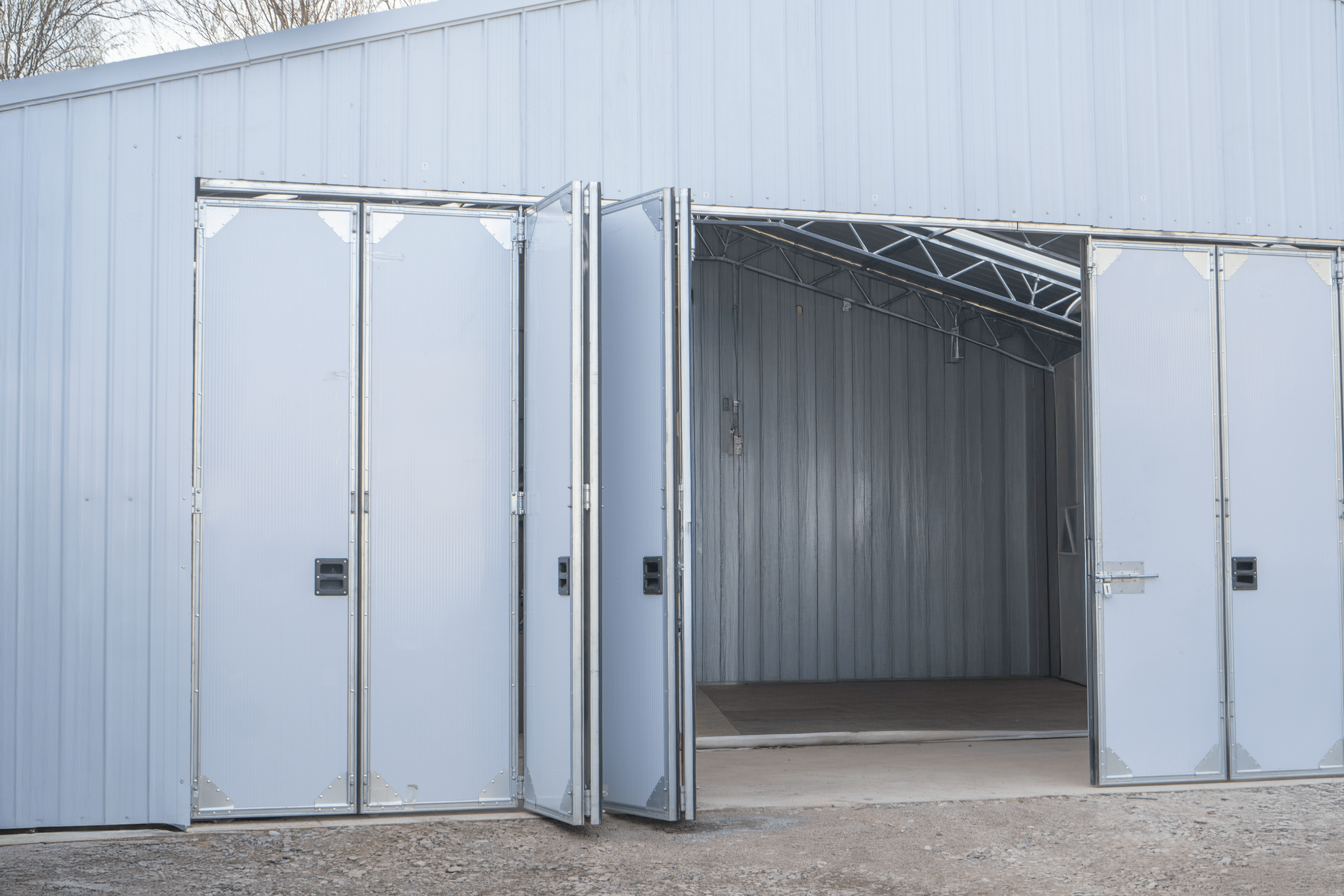 Stalowy hangar lotniczy