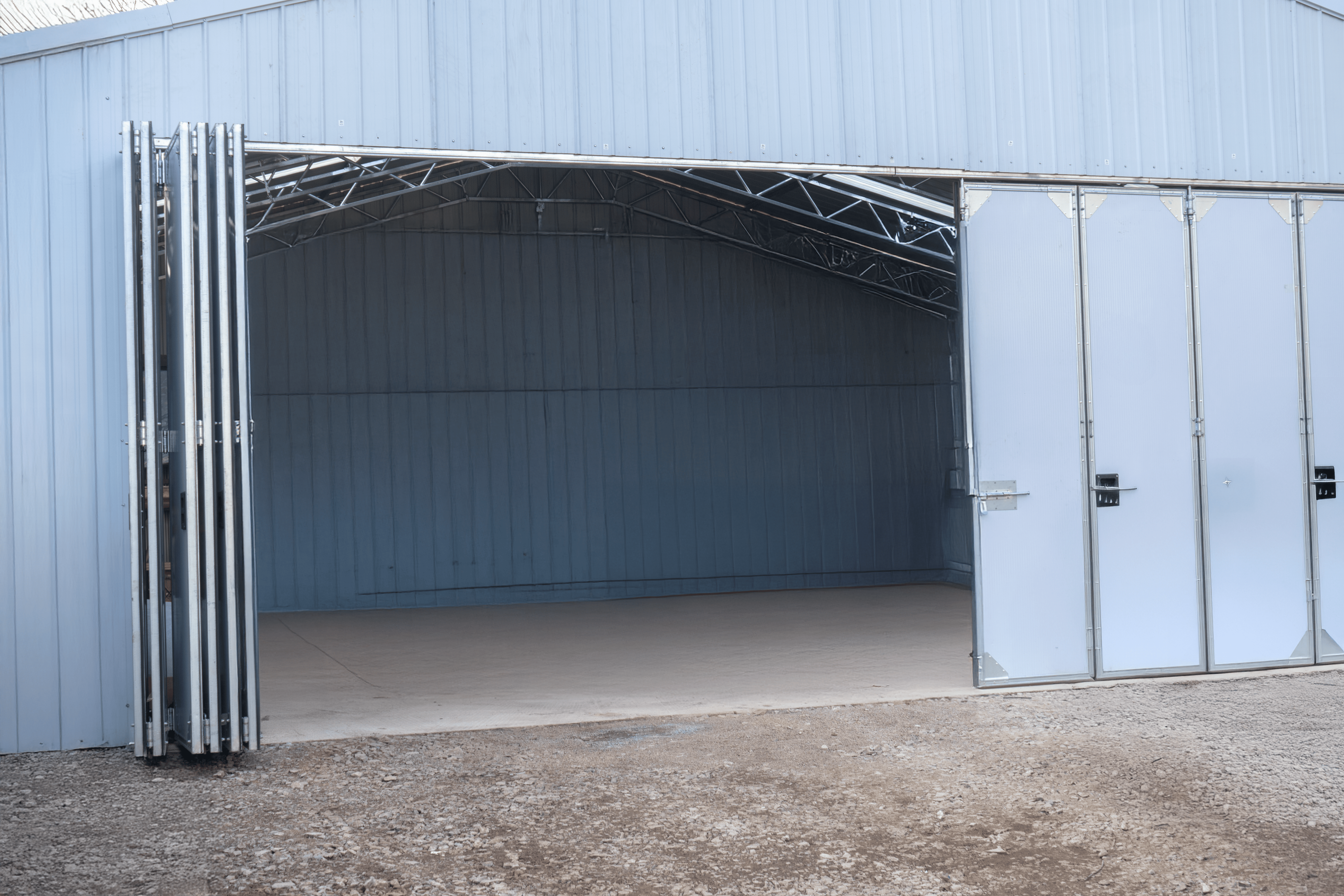 Stalowy hangar lotniczy