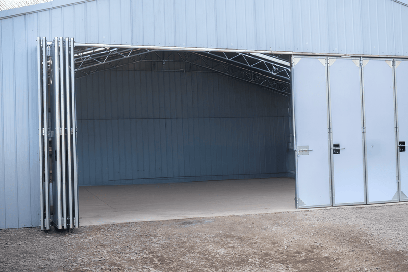 Stalowy hangar lotniczy
