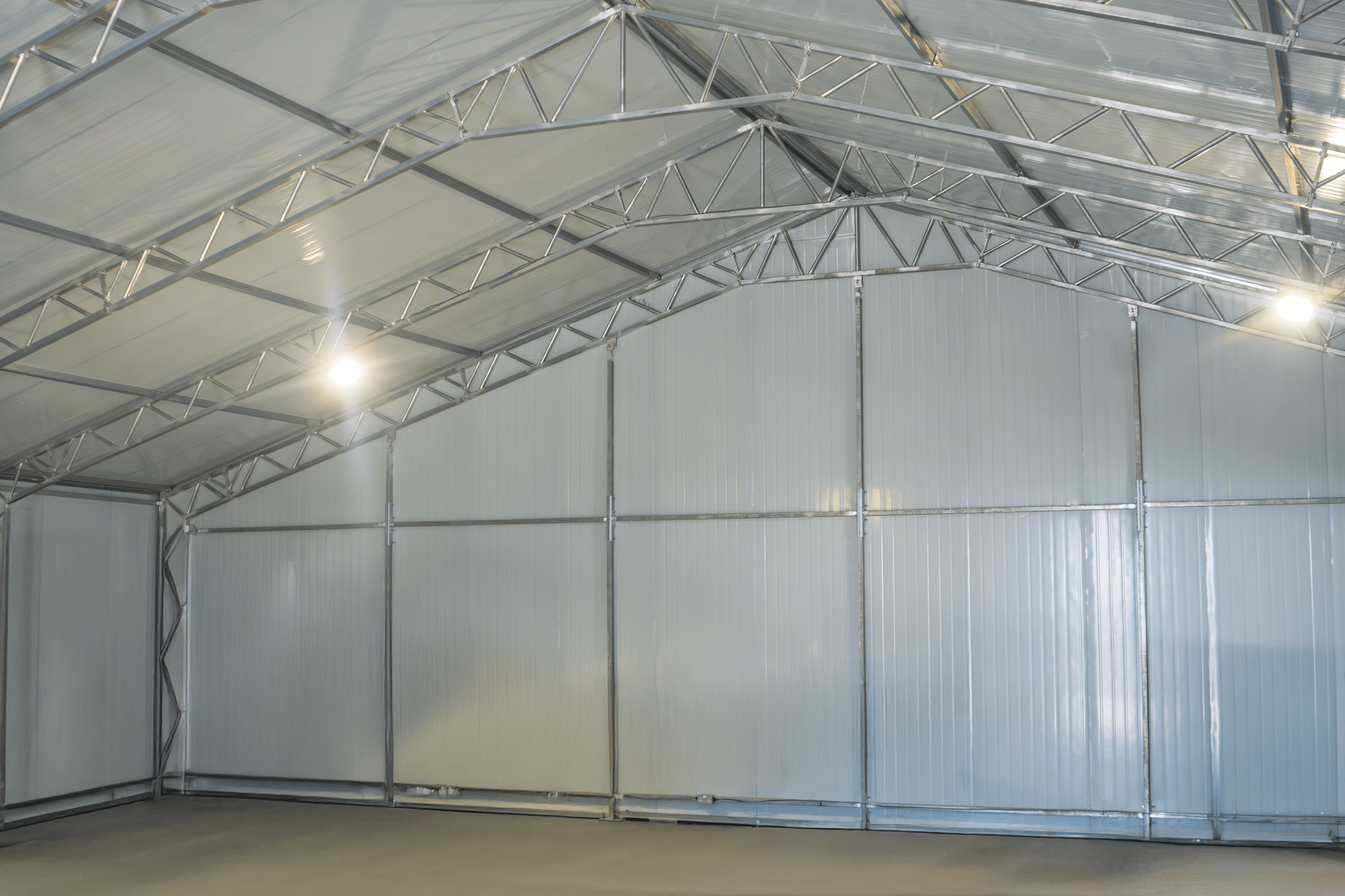 Stalowy hangar lotniczy