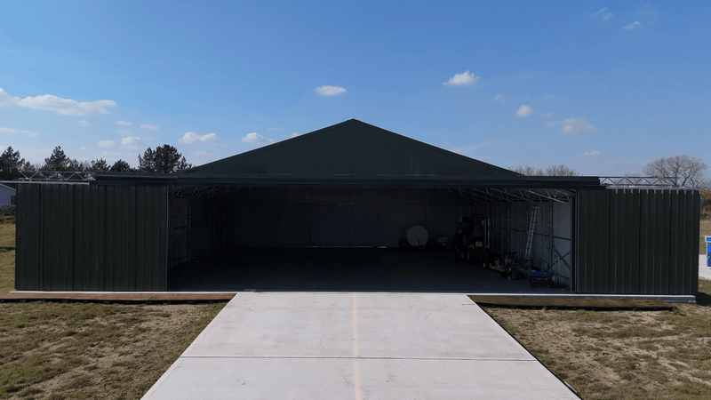 Stalowy hangar lotniczy