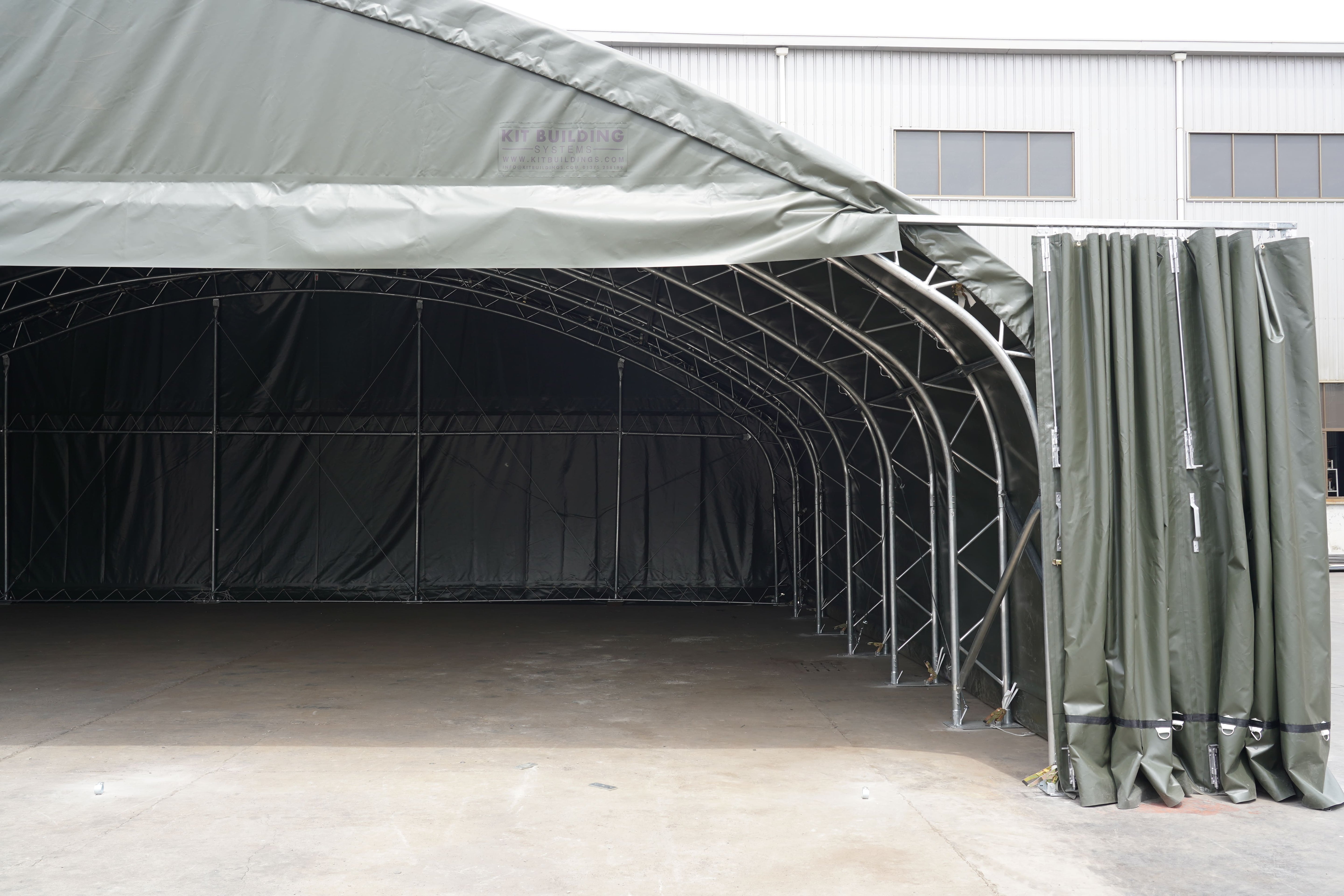 Hangar lotniczy | Zielony